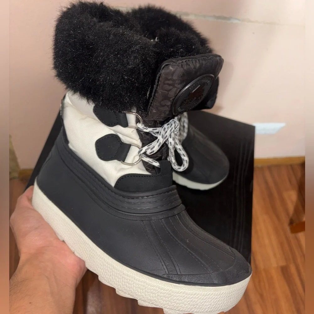 Pajar Canada Black/White Lace Up Snow Boots - Picture 3 of 9